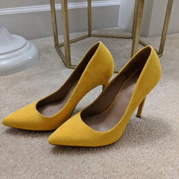 yellow pumps size 12